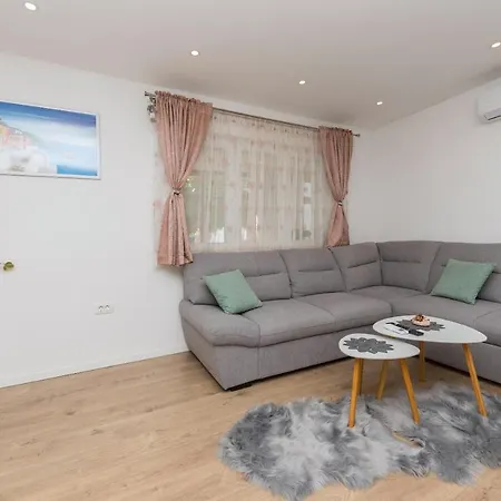 Strawberry Апартаменти Макарська