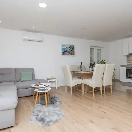 Strawberry * Макарська