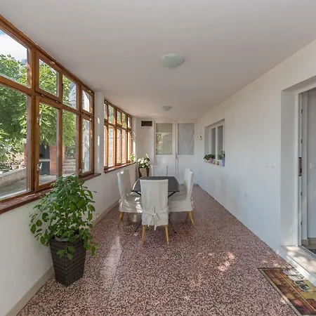 Strawberry Макарська