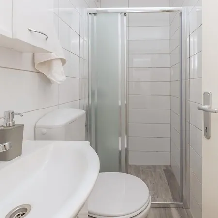 Strawberry Apartment *