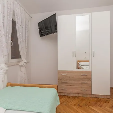 Apartment Strawberry