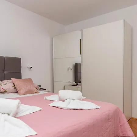 Strawberry Apartment
