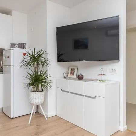 Apartment Strawberry Makarska