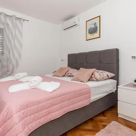 Strawberry מאקרסקה