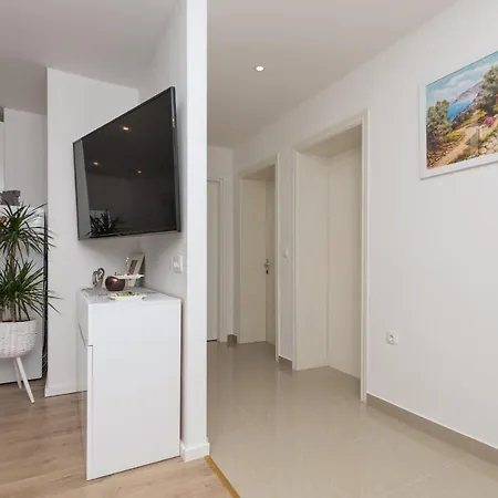 דירה Strawberry מאקרסקה