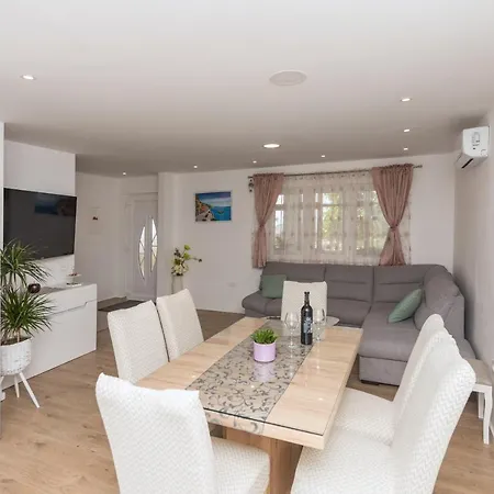 דירה Strawberry *